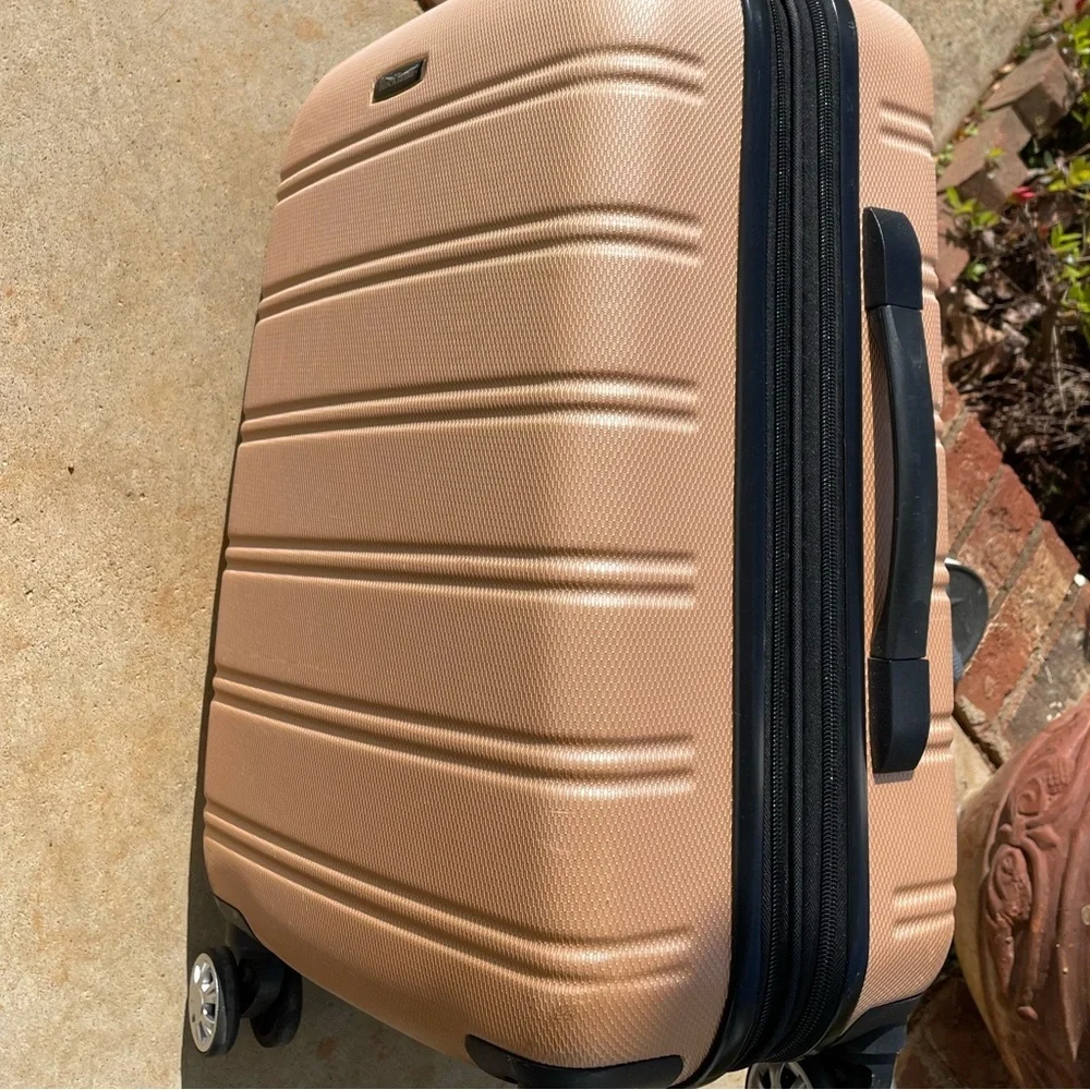 Rockland Melbourne Hardside Expandable Spinner Wheel Luggage Carry On 20”